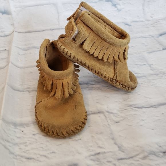 Minnetonka Other - Minnetonka size 4